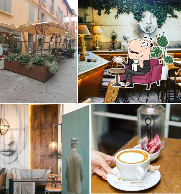 Siediti a un tavolo di Deseo Cafe