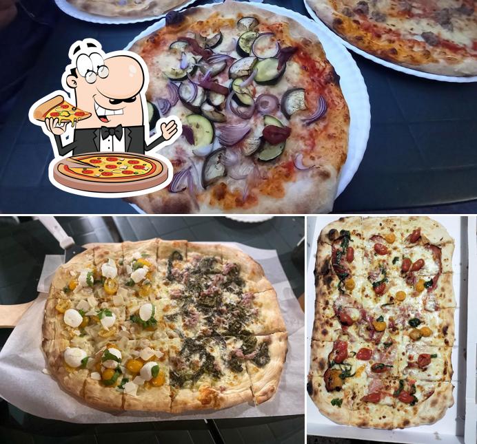 A Pizzeria Piccola Tramonti, puoi ordinare una bella pizza