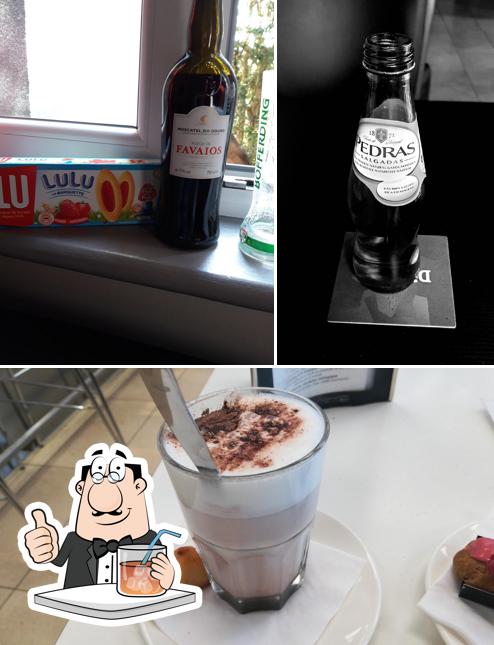 Café Black and White