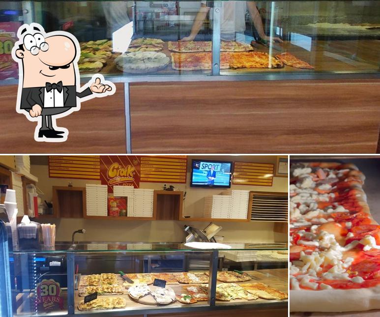 La interni e cibo del ristorante La interni e cibo del ristorante