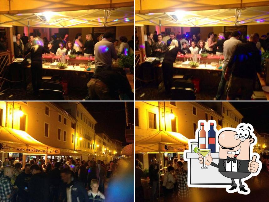 Dai un’occhiata alla immagine che presenta la bancone da bar e esterno di Bar Da Laura