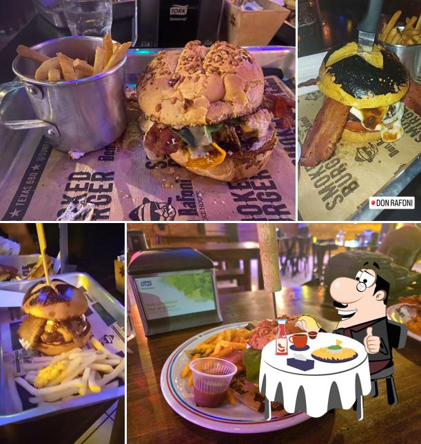 Experimente um dos hambúrgueres oferecidos no DON RAFONI - SMOKE HOUSE