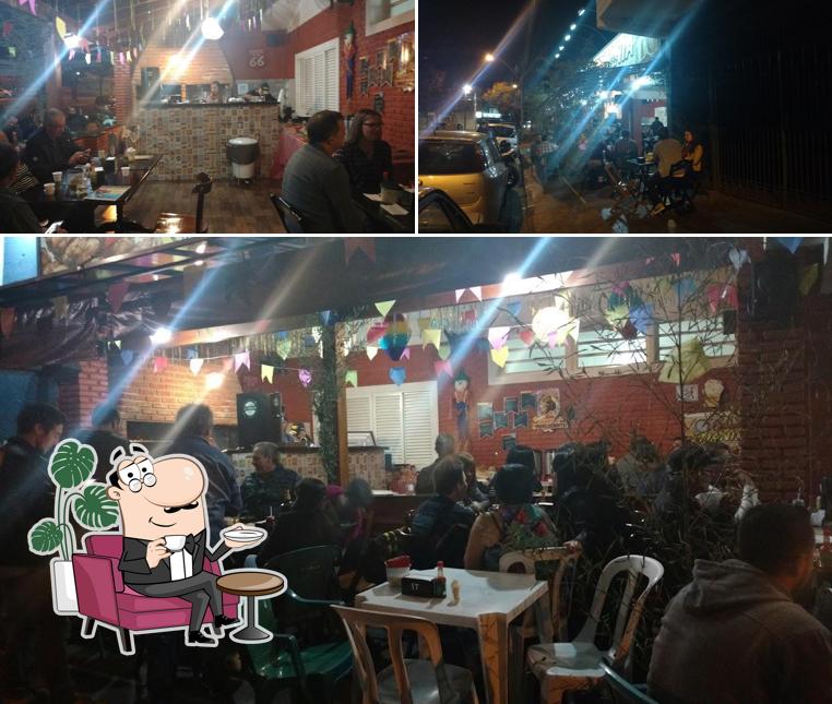 Veja imagens do interior do Espeto Mania