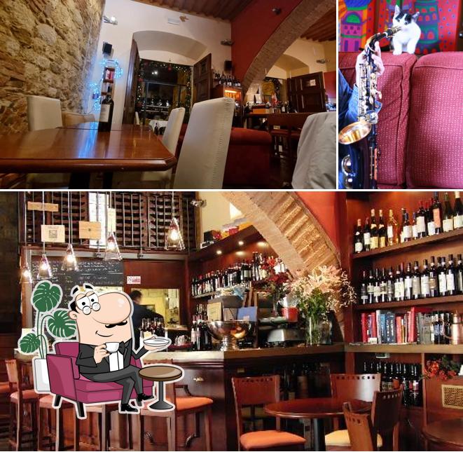 Gli interni di E Lucevan le Stelle - Wine Bar Bistro