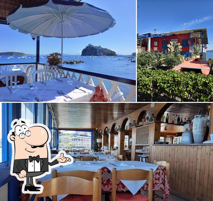 Siediti a un tavolo di Chalet Primavera