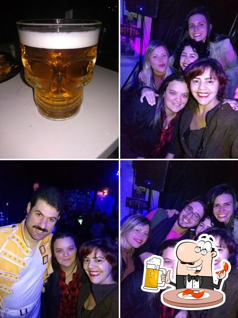 Covil Rock Pub serve uma variedade de cervejas
