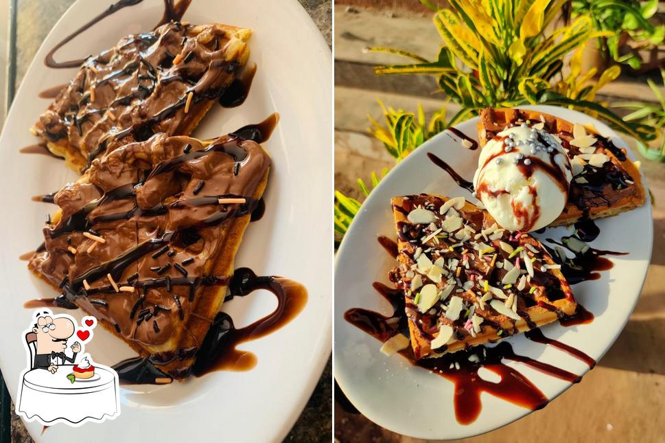 Dee Cafe provides a selection of desserts