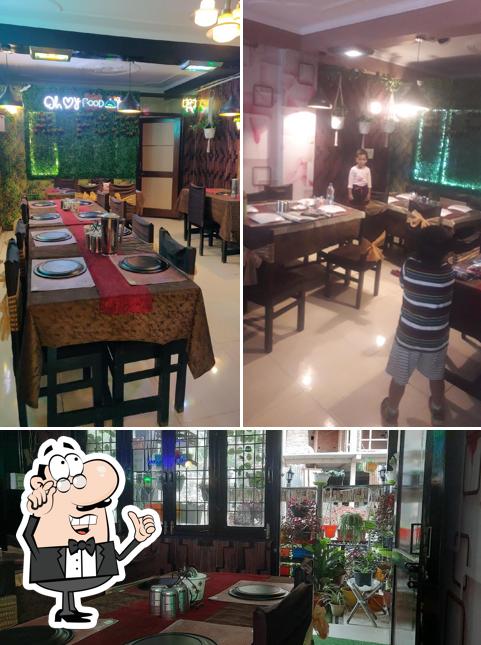 The interior of AL FOOD'S