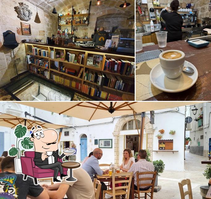 Dai un'occhiata agli interni di Caffè Letterario Monopoli