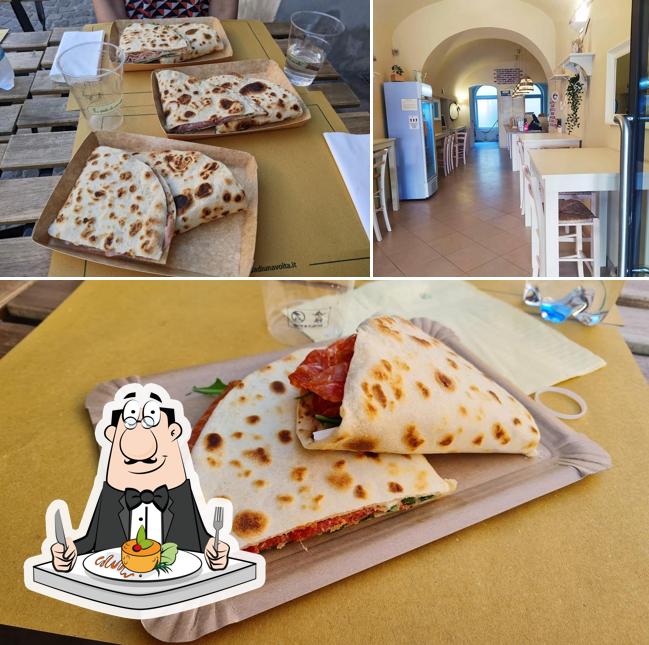 Tra le varie cose da La piada di una volta si possono trovare la cibo e esterno