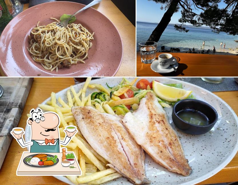 Questa è la immagine che presenta la cibo e bevanda di M food Brela