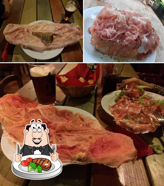 Ordina i piatti di carne a Birreria La Scimmia Pazza