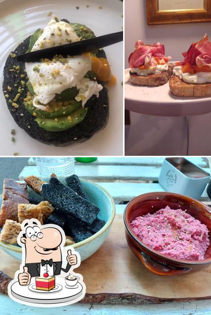 Santa Maria Bar & Bistrot serve un'ampia varietà di dolci
