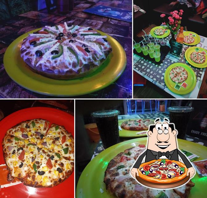 Try out pizza at OGGY CAFE
