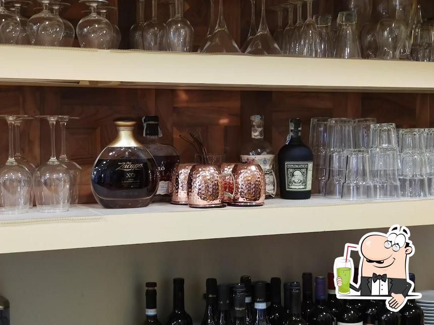 Goditi un drink a Caffé Bar La Pesa. Caffetteria