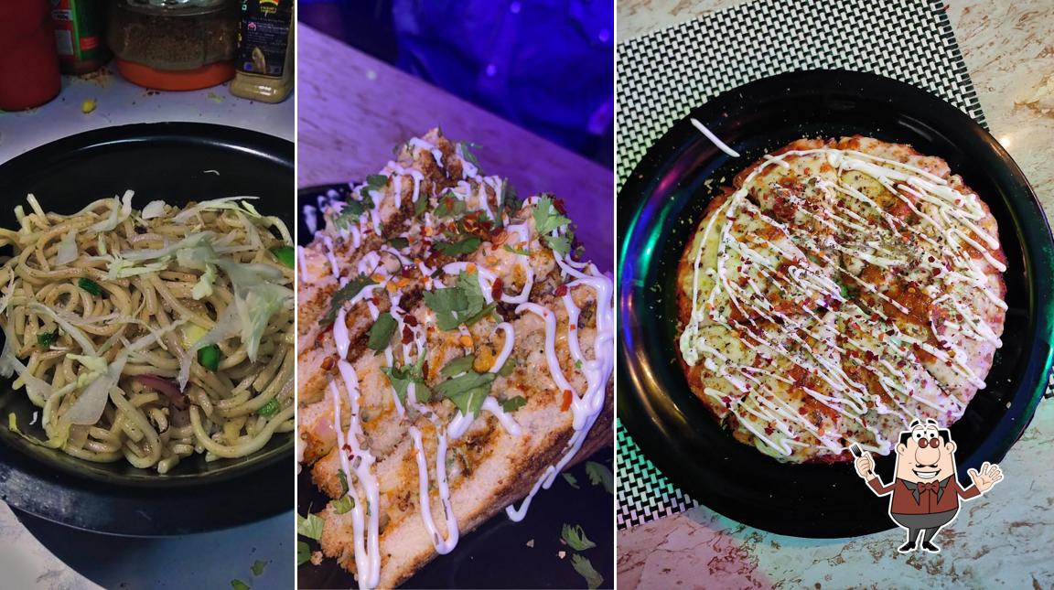 Food at Khao aur Batao