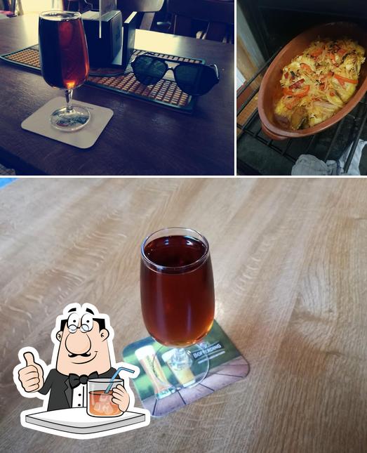 Café Chez Rosa se distingue par sa boire et pizza