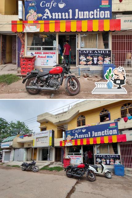 This is the photo depicting exterior and food at cafe amul junction