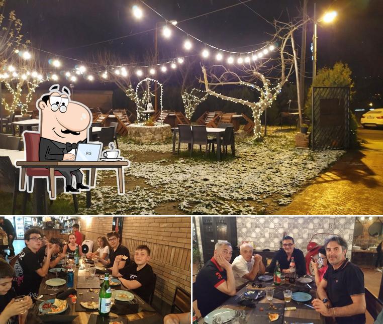 Siediti a un tavolo di Due di Picche Bistrot