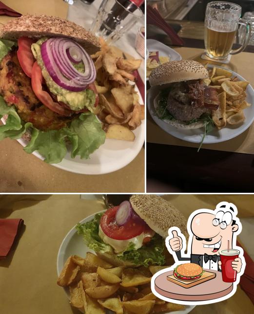 Prova uno dei tipi di hamburger proposti a Bistrot Casablanca