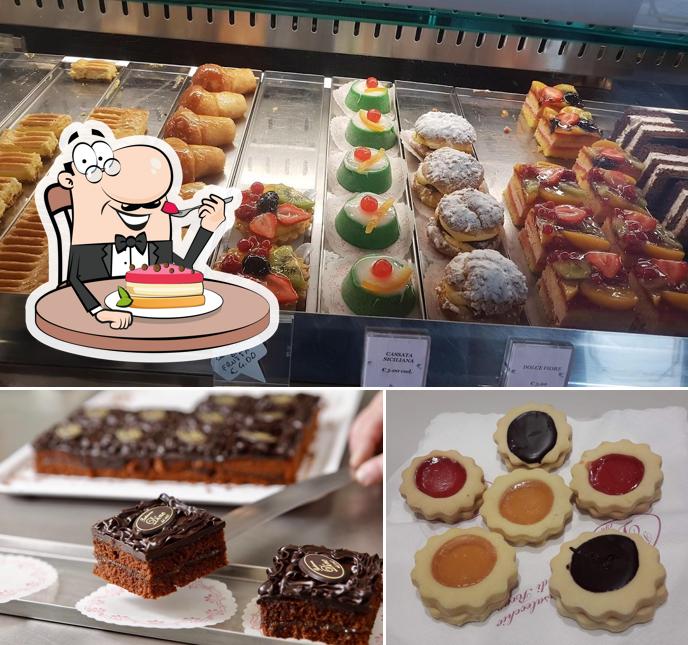 Bar Pasticceria Dino serve un'ampia gamma di dessert
