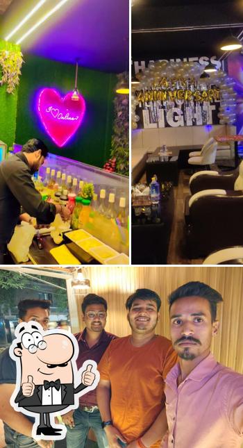 Here's an image of Online 7 Cafe