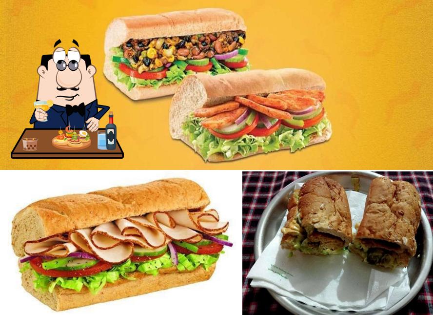 Subway Chattarpur provides sandwiches and other lunch food