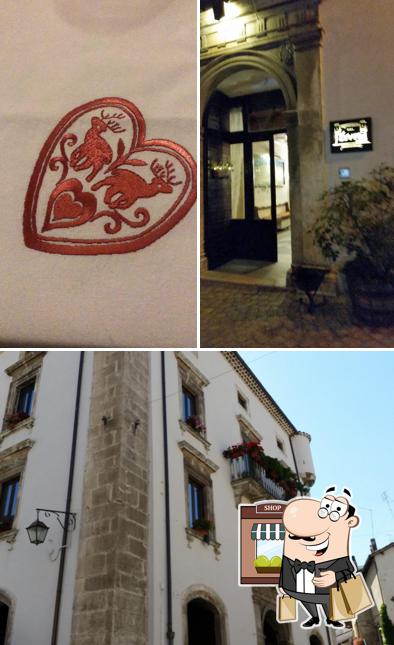 Guarda la parte esterna di Il Gallo Di Pietra