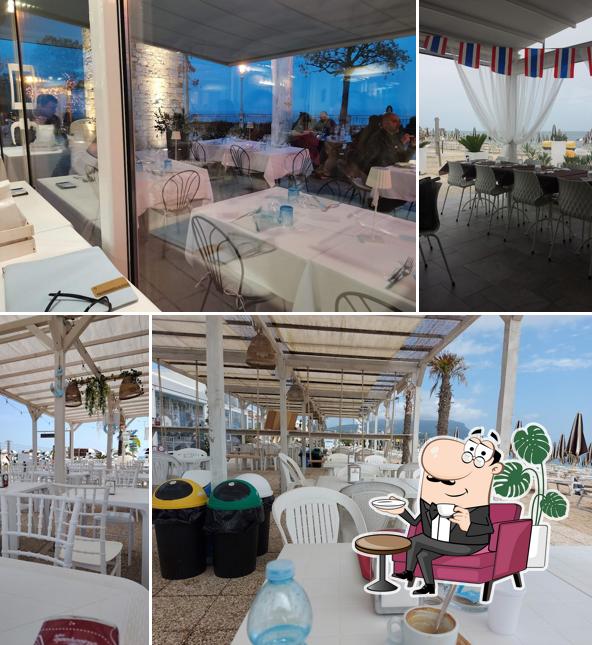 Dai un'occhiata agli interni di Crystal 37 | Ristorante Pizzeria - Bar - Stabilimento Balneare
