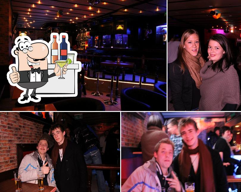 Guarda la foto di Dinos Bar