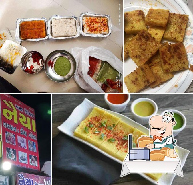 Garlic bread at Naiya Live Dhokla House