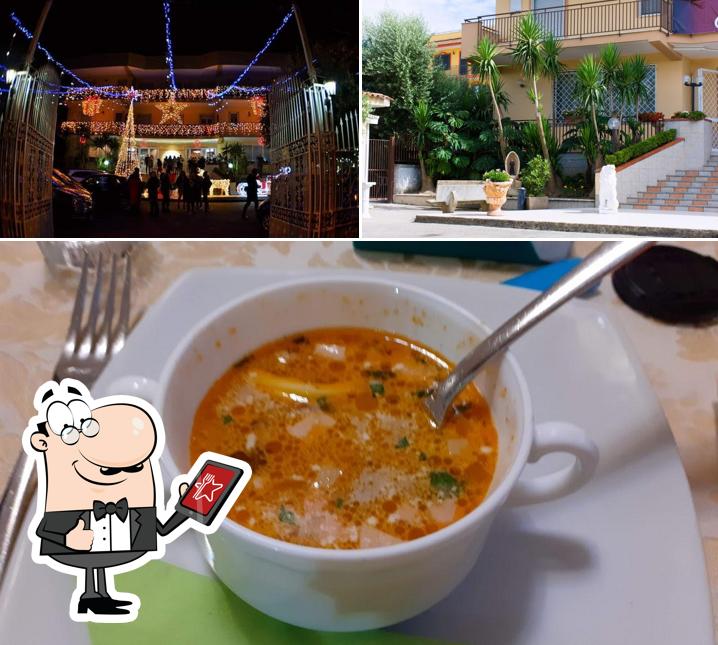 La foto di esterno e cibo da Ristorante Ucraino Anastasia Napoli
