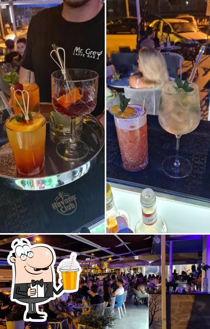Goditi qualcosa da bere a Caffe bar Mr.Grey