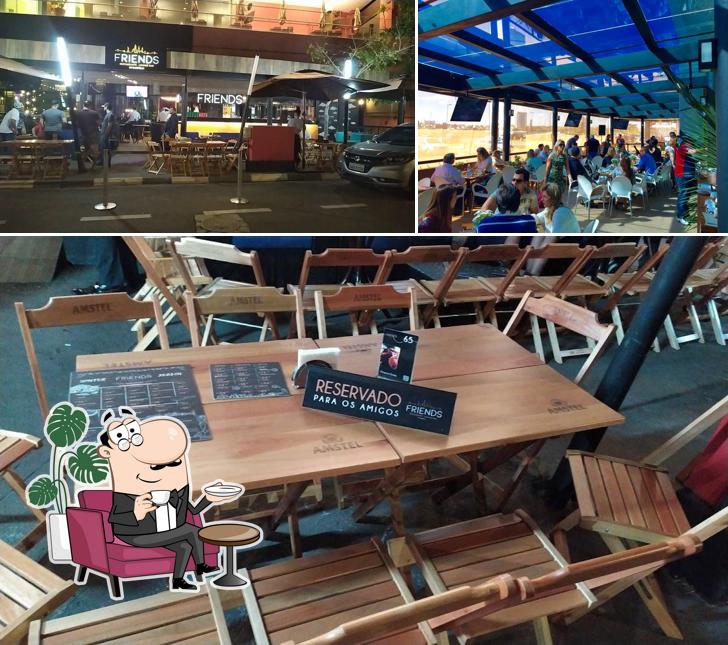 Veja imagens do interior do Friends by Castelli