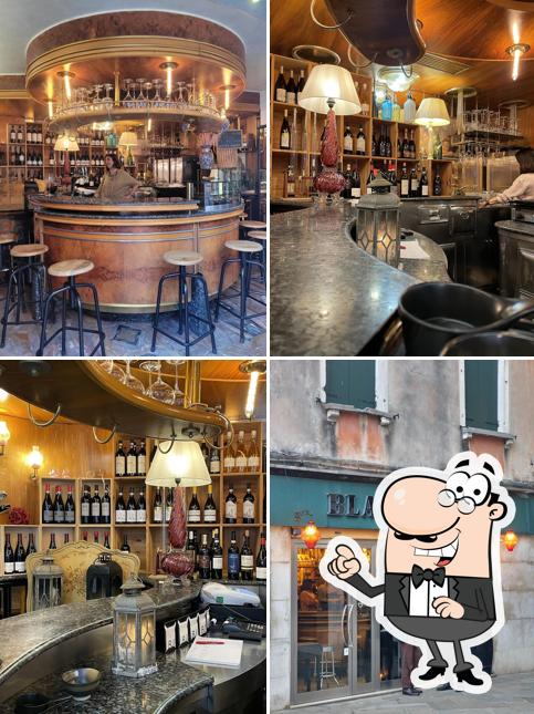 Gli interni di Blackjack Bar