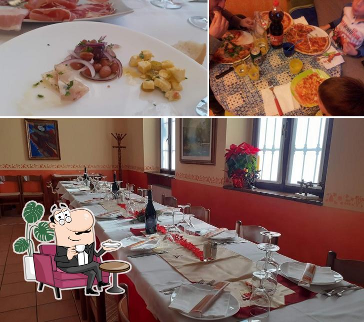 La interni e cibo del ristorante