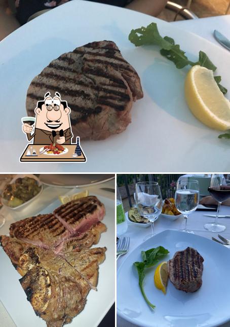 Ordina i un pasto a base di carne a Le Vecchie Mura