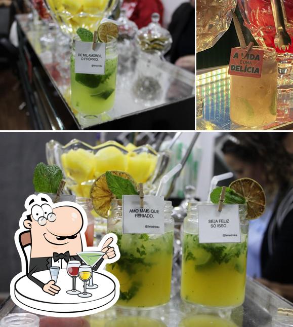 Peça uma drinque alcoólico do menu