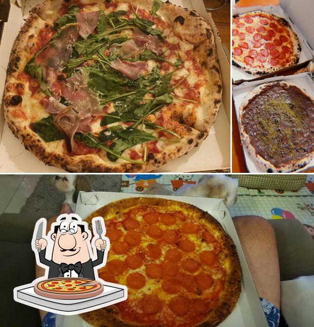 Consiga pizza no Agostino Pizzeria