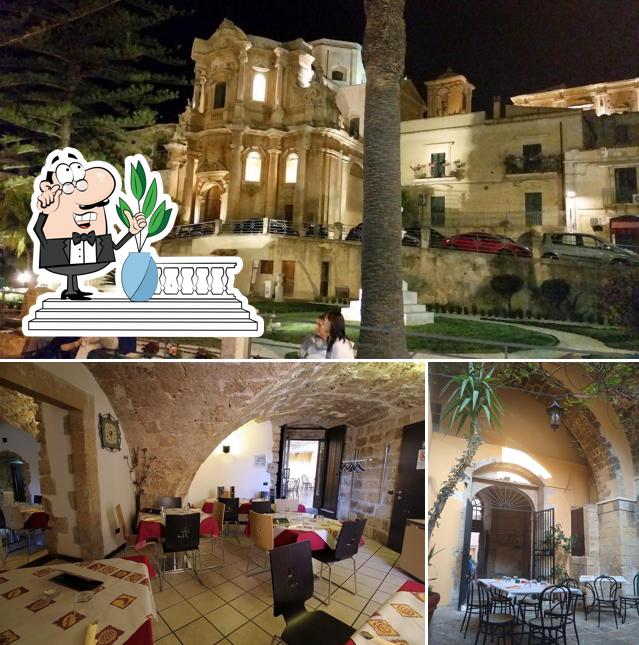 Goditi la vista dall'area esterna di Ristorante & Pizzeria L' Antico Mercato Noto