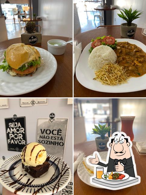 Comida em Blend Café