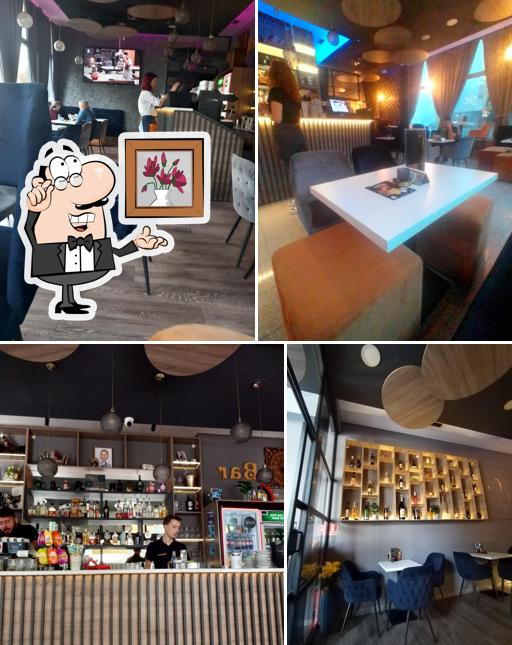 Siediti a un tavolo di Sofa Bar