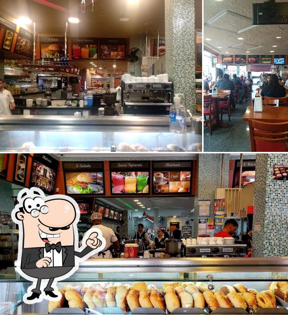 Sente em uma das mesas no Lanchonete E Restaurante Sabores Do Morumbi