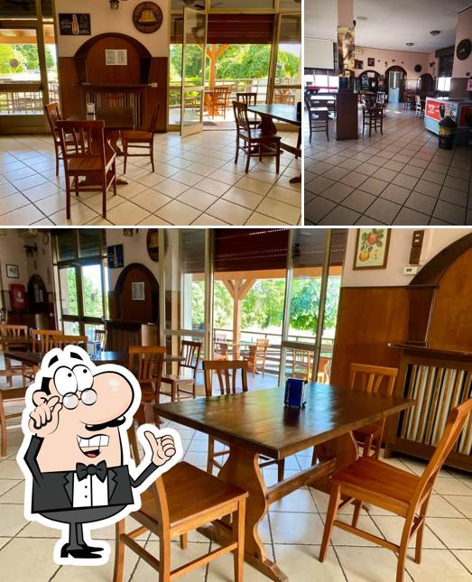 Gli interni di Myth Pub