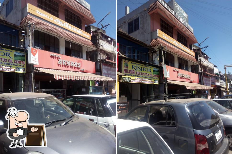 The exterior of Hotel Aryaas