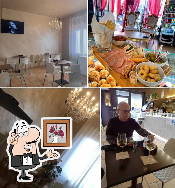 Siediti a un tavolo di Pin Up Cafè