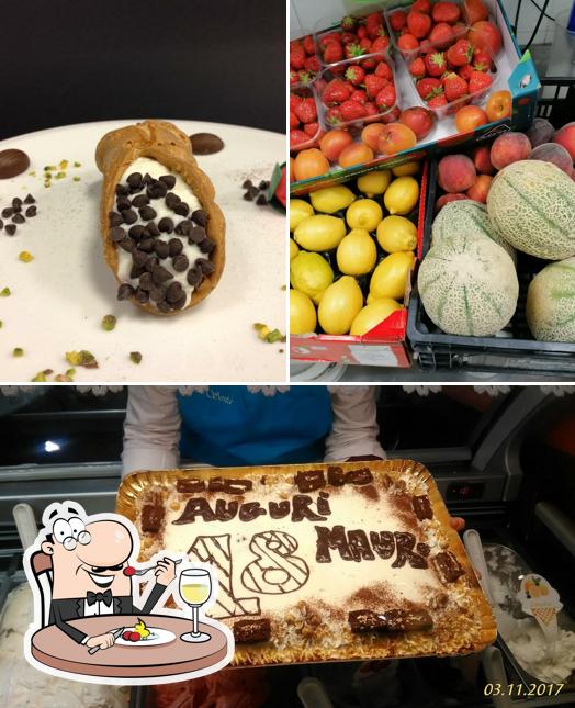 Platti al Gelateria Dolce Sosta