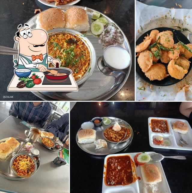Chicken curry at Lonkarwada misal and snacks
