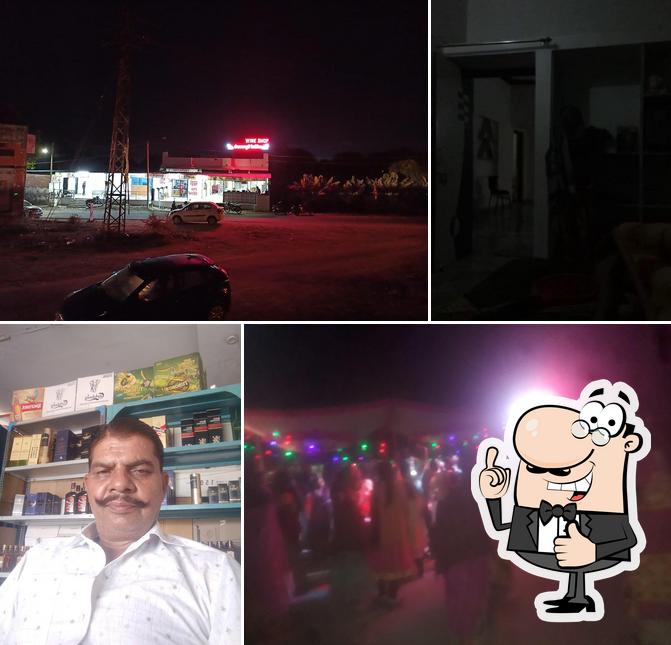 Here's a pic of Rajwadi Hotel