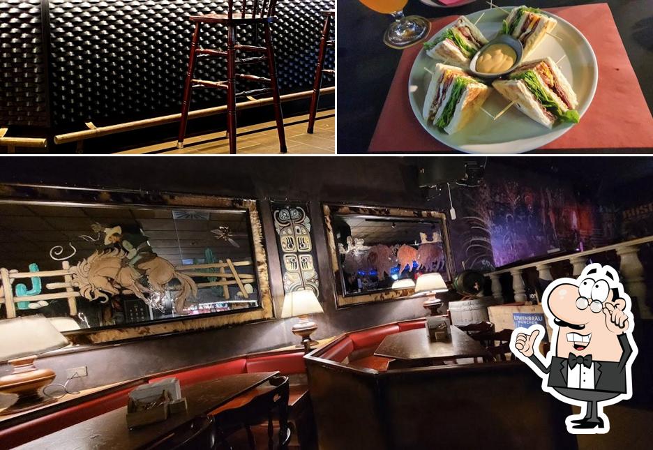 Tra le diverse cose da California Bar si possono trovare la interni e sandwich